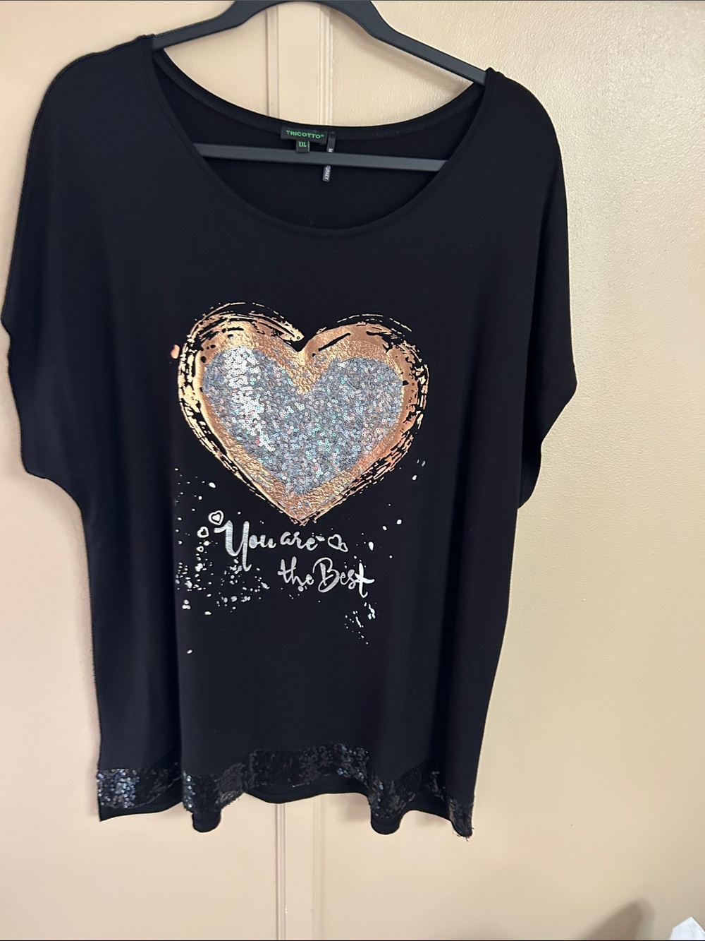 Tricotto Black Short-Sleeve Tee with Sequin Heart Graphic